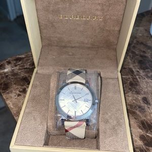BURBERRY NOVA WATCH